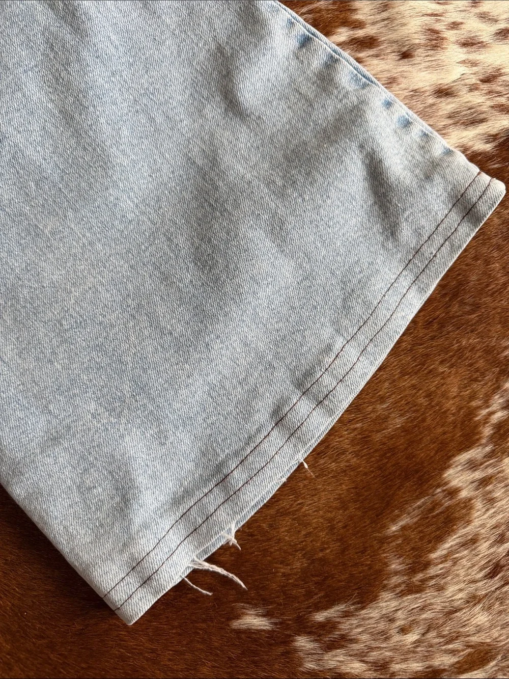 Levi's Women's Light Blue High-Rise Jeans with Signature Back Pockets - Picture 4 of 6